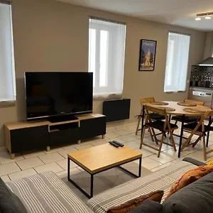 Apartment Bel 2 Au Coeur Du Village, Eyragues